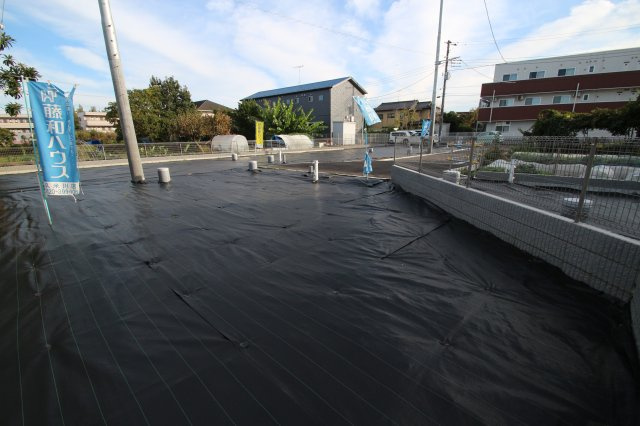 【Ville Clair】花小金井－小平521期-の外観|対面式のシステムキッチンは広々スペースを確保しているので憧れの「一緒にお料理」を実現します。料理中もリビングの様子をうかがえるので、小さいお子様がいても安心です。