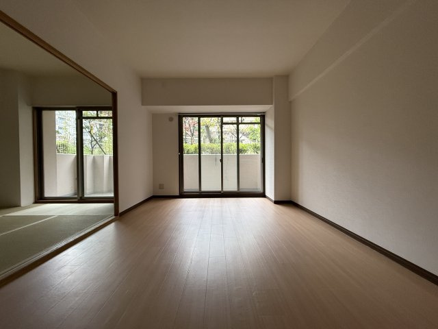 フロウスリーブ西村1番館の居間・リビング