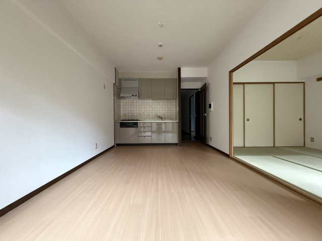 フロウスリーブ西村1番館の居間・リビング