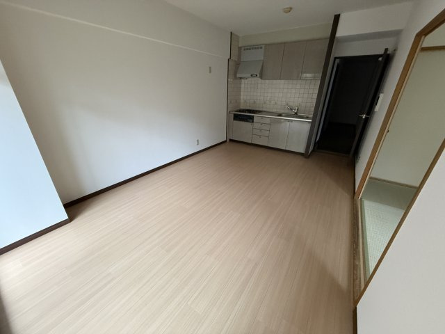 フロウスリーブ西村1番館の居間・リビング