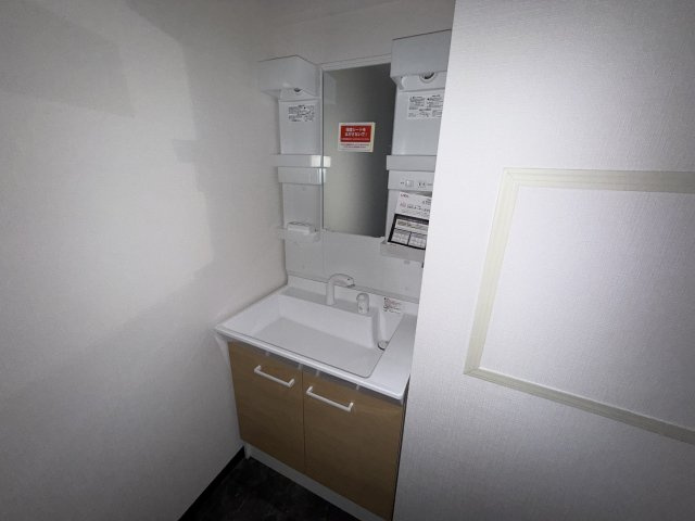 フロウスリーブ西村1番館の独立洗面台