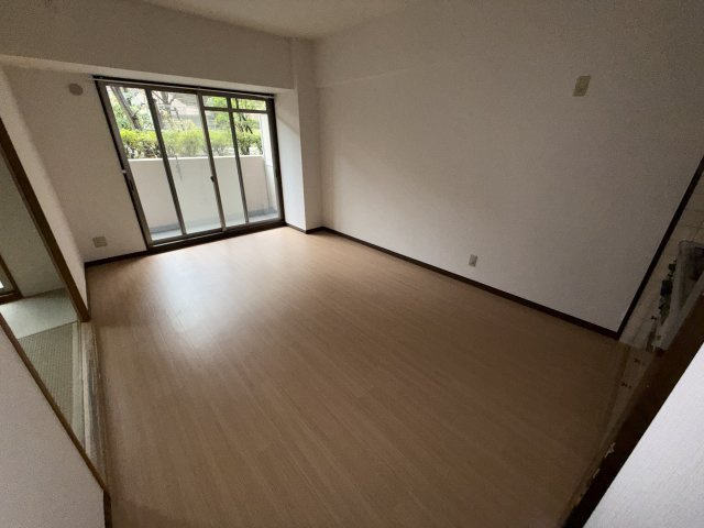 フロウスリーブ西村1番館の居間・リビング