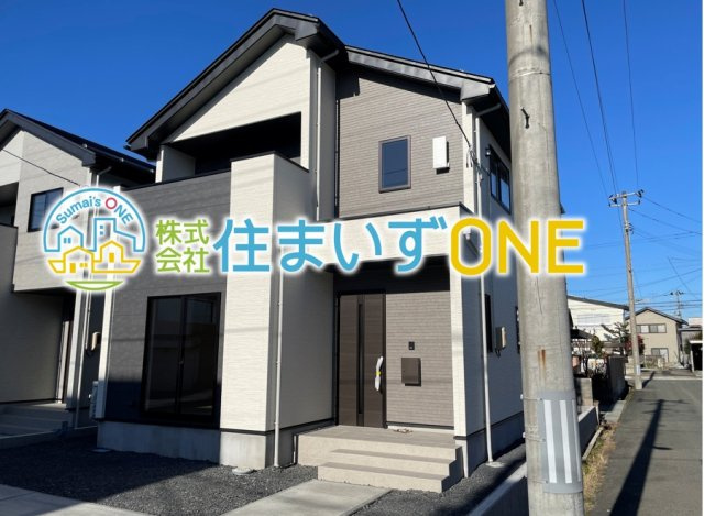 【外観】 | 【新築分譲住宅　～ LIGARE　リガーレ～　】　山形市江南三丁目1期　全2棟 | ☆2号棟
４ＬＤＫ＋駐車3台以上可◎
堂々たる趣ながら、主張し過ぎずどこか余裕を感じさせるシャープなフォルムで佇む邸宅は、晴天の空と照らし合わせる事で、本来あるべき完成形の姿を見せてくれます♪