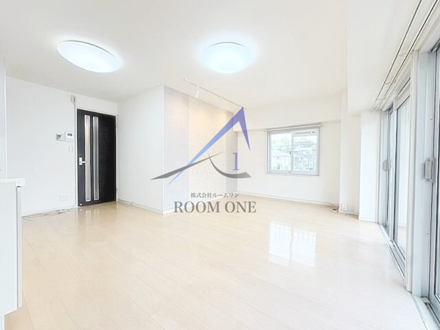 上町マンションの居間・リビング|洋室のお部屋です。