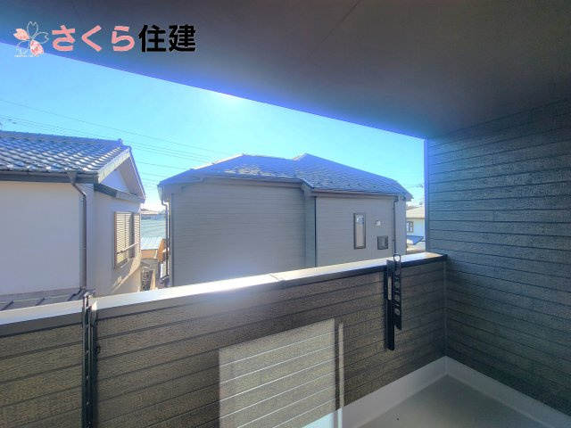 ハートフルタウン　中一の沢町1丁目157番　Ａ号棟のその他|同社施工物件の写真です。対面式システムキッチン。家族とコミュニケーションをとりながら家事ができます♪
