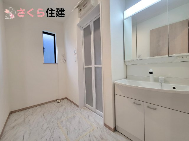 ハートフルタウン　中一の沢町1丁目157番　Ｂ号棟の独立洗面台