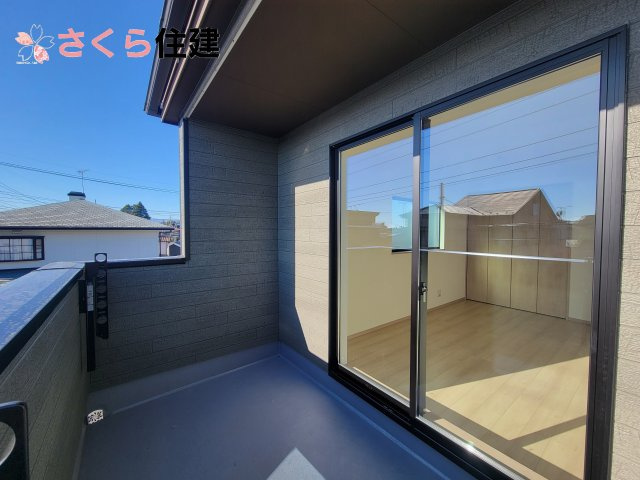 ハートフルタウン　中一の沢町1丁目157番　Ｂ号棟のその他|同社施工物件の写真です。対面式システムキッチン。家族とコミュニケーションをとりながら家事ができます♪
