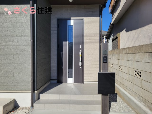 ハートフルタウン　中一の沢町1丁目157番　Ｂ号棟の玄関|モニタ付きインターホンで防犯面もしっかり安心♪	
