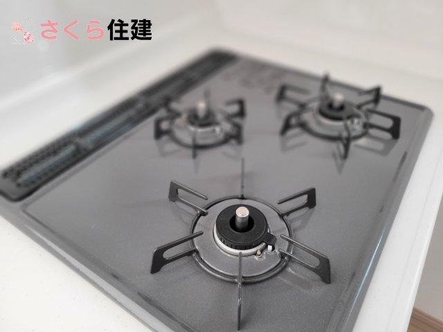 ハートフルタウン　中一の沢町1丁目157番　Ｂ号棟のその他|3口コンロでお料理の効率アップ♪						
