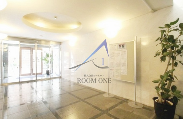 グラーサ東京イーストのエントランス