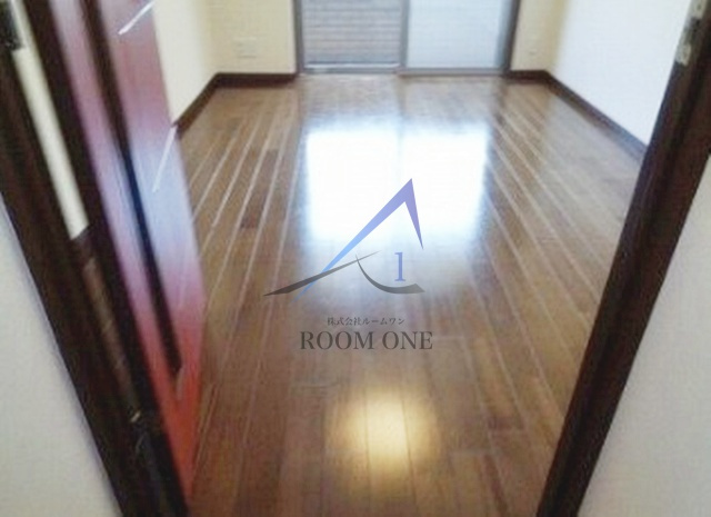 グラーサ東京イーストの居間・リビング|洋室のお部屋です。