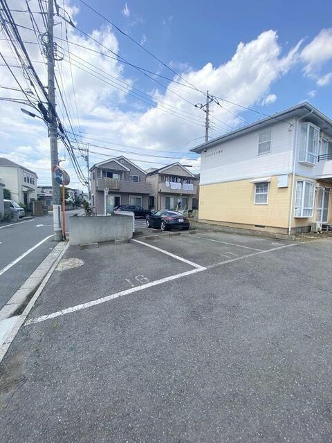 サンハウス大泉Ｂ棟の駐車場