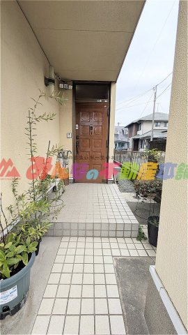久留米市上津町の中古一戸建の玄関