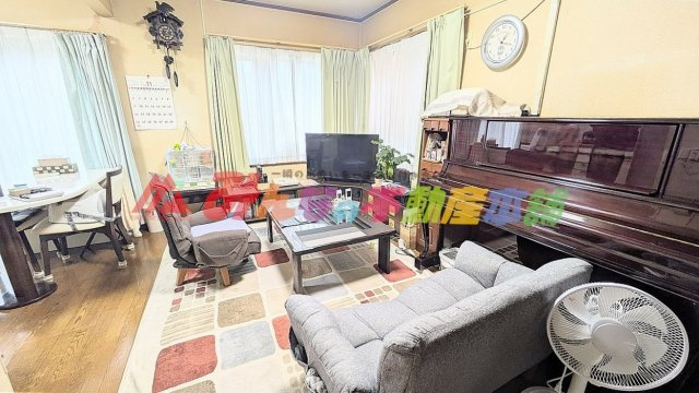 久留米市上津町の中古一戸建の居間・リビング