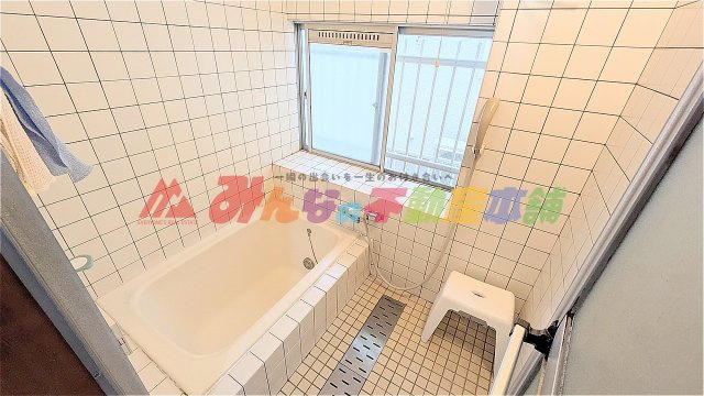 久留米市上津町の中古一戸建の浴室