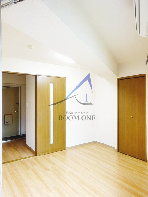 ロイヤルガーデン千鳥町の居間・リビング|洋室のお部屋です。