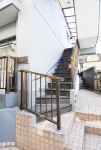 三軒茶屋マンションのエントランス|エントランスです。