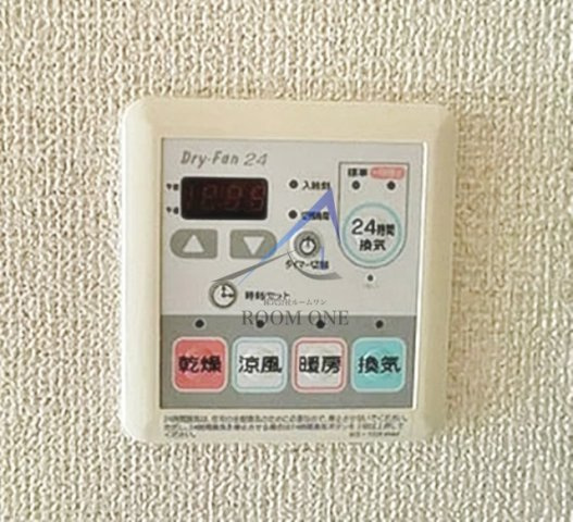 イーストハクラクヒルズＡ棟の設備|浴室乾燥機パネルです。