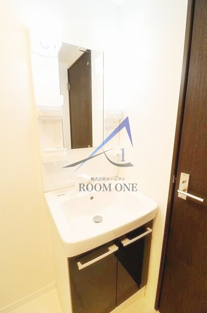 ルミエール横浜の洗面所|独立洗面台です。