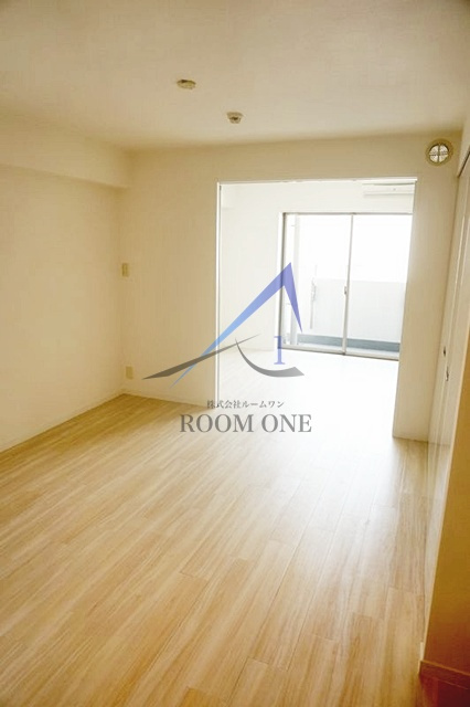 ヴィータローザ横浜吉野町の居間・リビング|洋室のお部屋です。