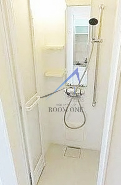 ＳＡＬＶＩＡ　Ｊの浴室|シャワールームです。