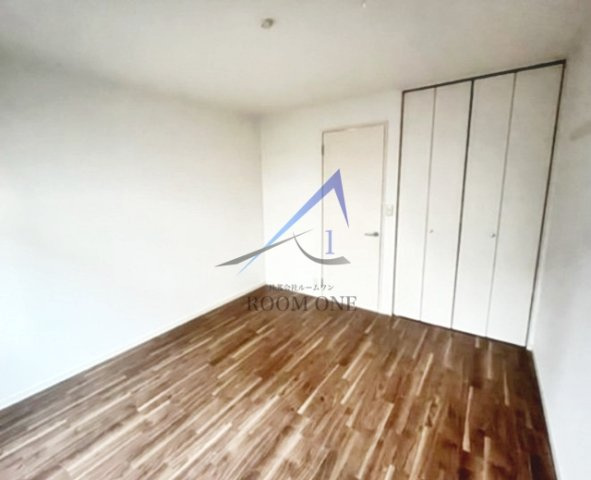 エクセレント桜泉二号館の居間・リビング|洋室のお部屋です。