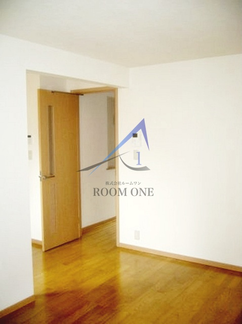 ネスト鳥羽の居間・リビング|洋室のお部屋です。