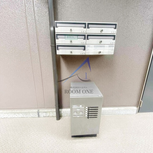ロータスハウスのその他共用部分|集合ポストと宅配ボックスです。