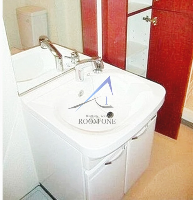 フェニックス日本橋浜町壱番館の洗面所|独立洗面台です。