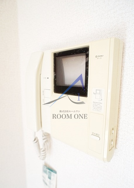 菱和パレス月島のセキュリティ|モニター付きインターホンです。