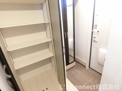 【玄関】 | ＣＡＳＡ　ＥＴＥＲＮＯ | 玄関には下駄箱と収納付き。