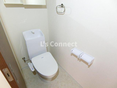 【トイレ】 | ｆａｍｉｌｉｅ（ファミリエ） | 温水洗浄便座付きのトイレ。