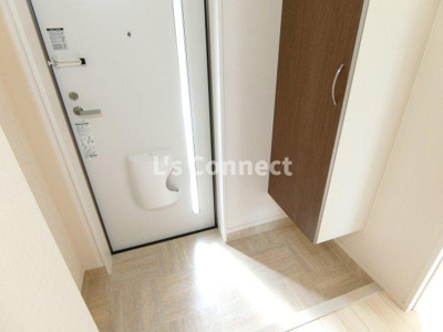 【玄関】 | ｆａｍｉｌｉｅ（ファミリエ） | 背の高い下駄箱で靴も収納できます。