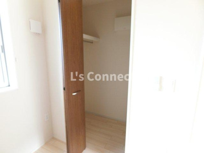 【収納】 | ｆａｍｉｌｉｅ（ファミリエ） | ウォークインクローゼットでお荷物もすっきり収納。