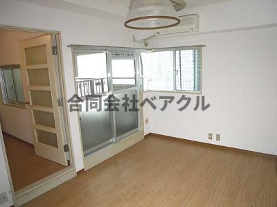 【洋室】 | 第２正美堂ビル | 洋９帖　２面採光