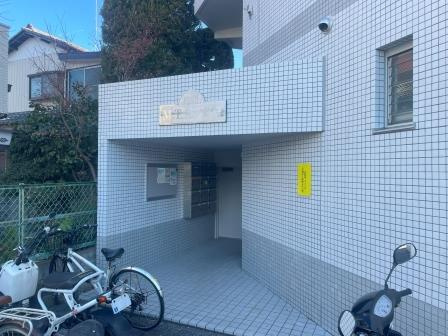 さいたま市桜区栄和１丁目の賃貸マンションのエントランス