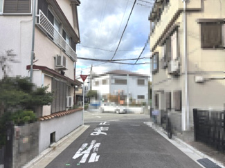 【前面道路含む現地写真】 | 高槻市津之江北町　建築条件無し売土地 | 東側道路幅員：約4.7m