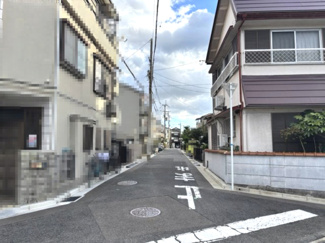【前面道路含む現地写真】 | 高槻市津之江北町　建築条件無し売土地 | 東側道路幅員：約4.7m