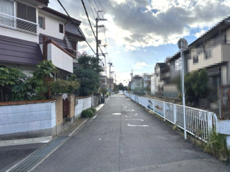 【前面道路含む現地写真】 | 高槻市津之江北町　建築条件無し売土地 | 北西側道路幅員：約5.1m