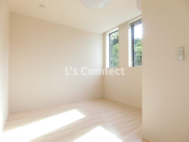 【その他】 | ｆａｍｉｌｉｅ（ファミリエ） | 洋室にもエアコン付き。