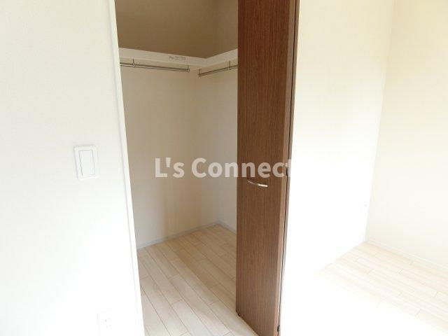 【収納】 | ｆａｍｉｌｉｅ（ファミリエ） | ウォークインクローゼットでお荷物もすっきり収納。