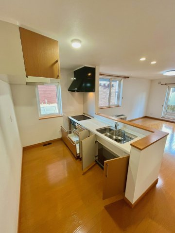 東苗穂12条1丁目のキッチン|窓付きで明るい光が溢れます♪
