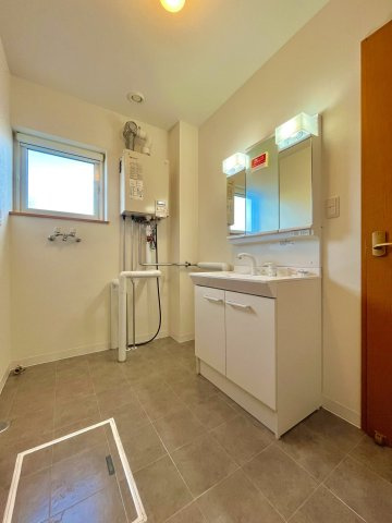 東苗穂12条1丁目の洗面所|洗面化粧台＋ランドリースペース！