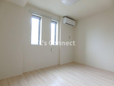 【その他】 | Ｓｏｌｅｉｌ（ソレイユ） | ５．１帖の洋室にもエアコン付き。