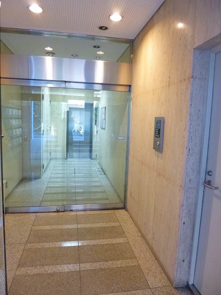 レガシー千駄木のエントランス