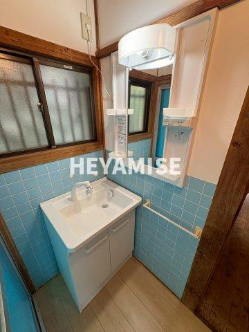 FL貸家の洗面所