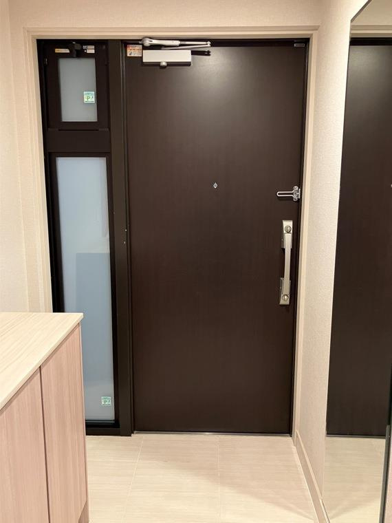 ルネ本厚木の玄関