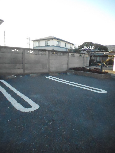 サンヒルズの駐車場|駐車場