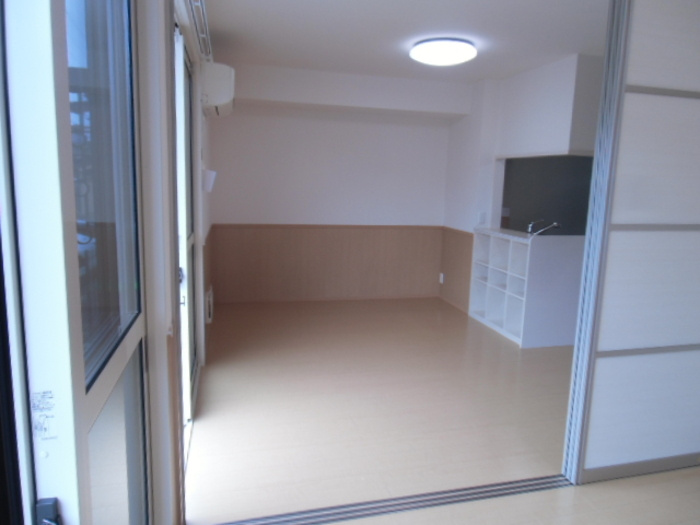 イーズフィールド Ｂの居間・リビング|リビング