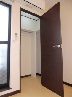 収納たっぷりウォークインクローゼット